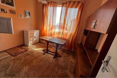 Продава се Тристаен апартамент в Шумен, Пазара - 78 кв.м за 1144 €/кв.м - Снимка #2