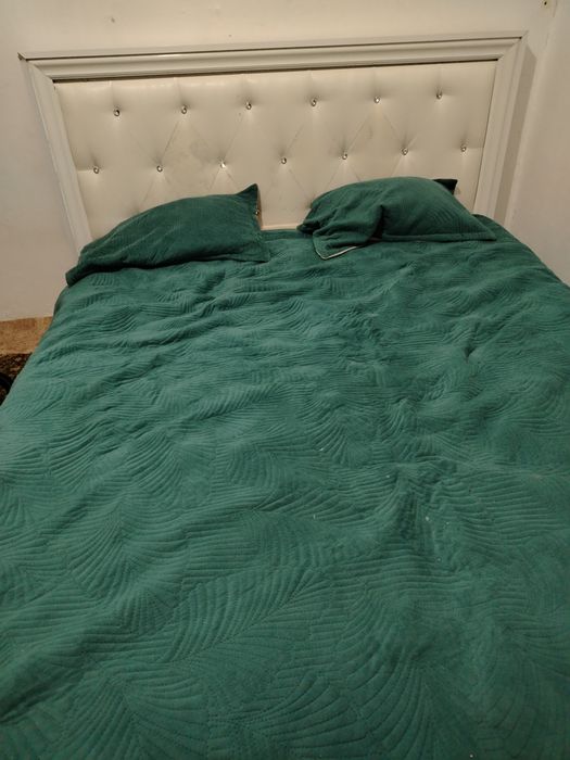 Продам спальни кровать