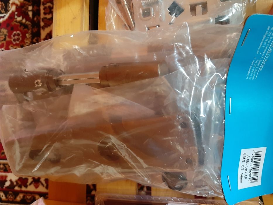 Butuc pentru yală,  broaște silduri cu mânere, balamale