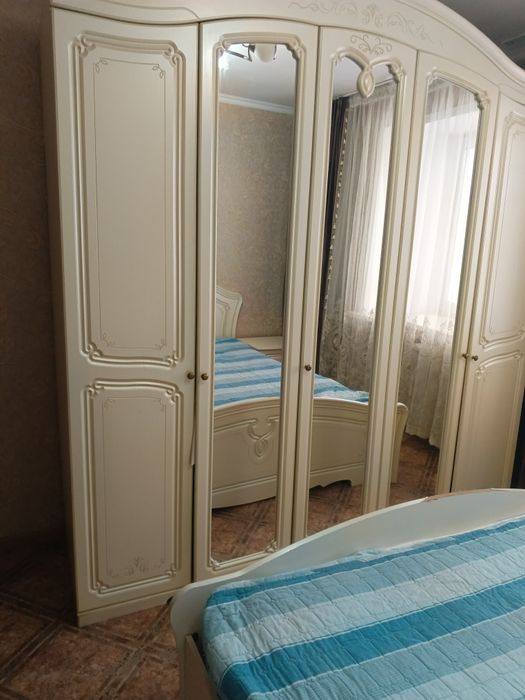 Продам спальный гарнитур