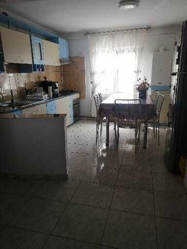 Vând apartament cu 4 camere