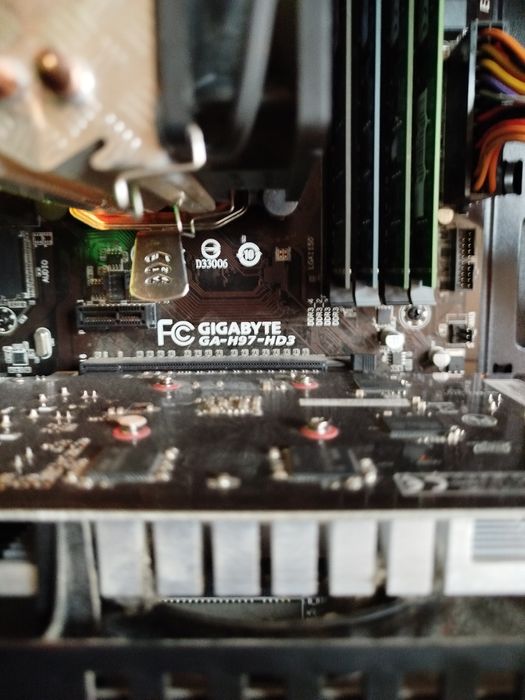 Продавам геймърски компютър