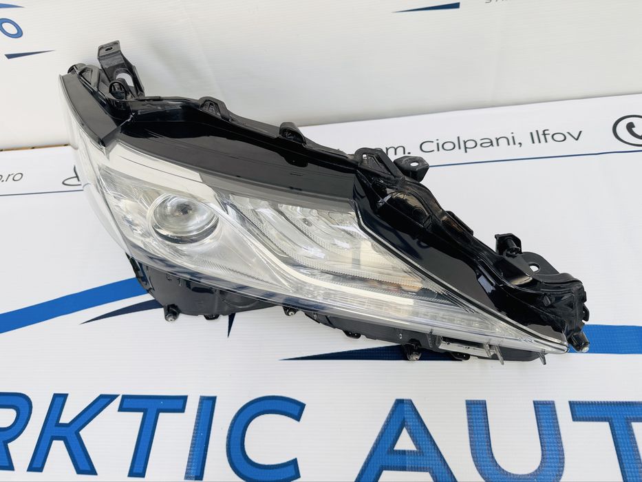 Far dreapta led Toyota Camry model dupa 2018