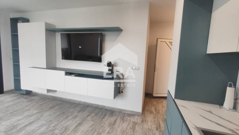 Дава се под наем Двустаен апартамент в Варна, Чайка - 70 кв.м за 700 € - Снимка #2