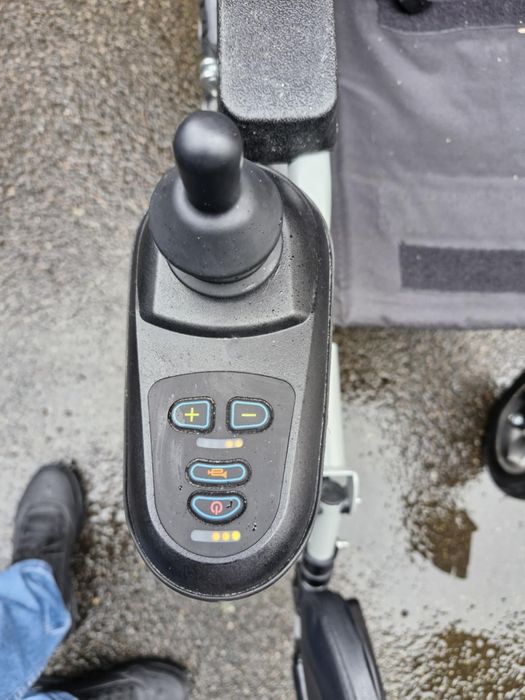 Scaun cu rotile electric