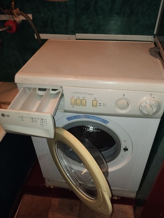 Машинка стиральная автомат