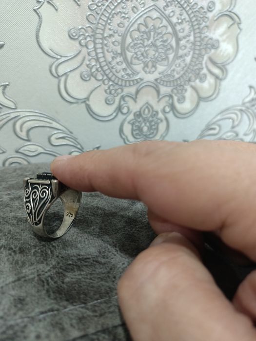 Продам серебро. Печатки мужскую.