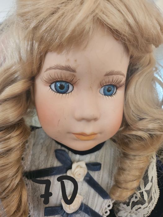 Порцеланова кукла