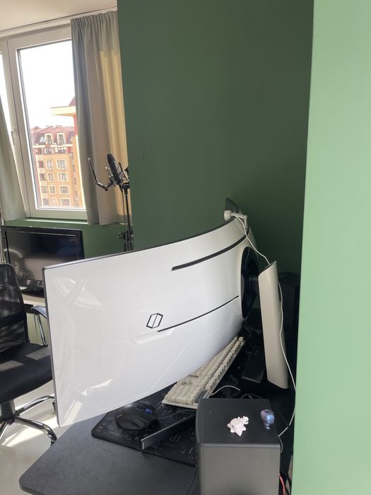 Samsung Odyssey G9 49” Gaming monitor в перфектно състояние