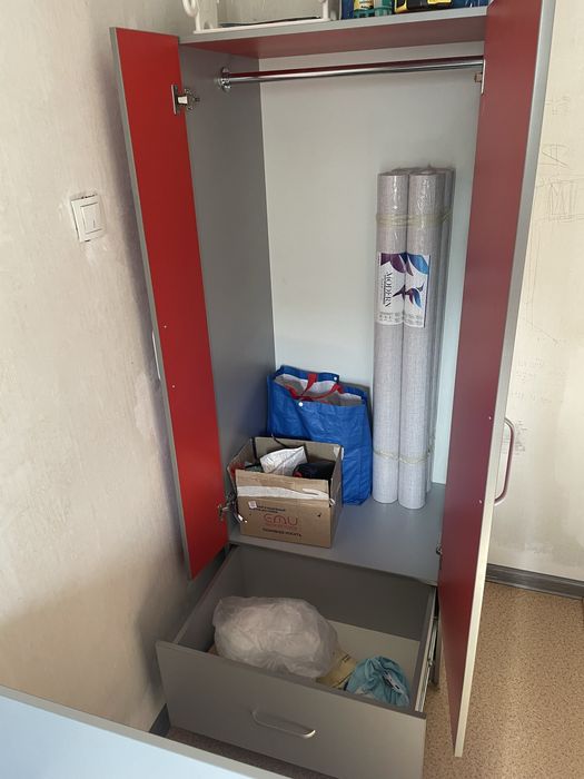 Мебель (шкаф и кровать)