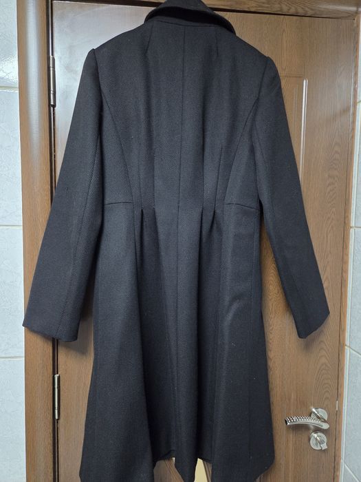Max&Co. – Pardesiu 100% lână, elegant

Pardesiu negru clasic, foarte e