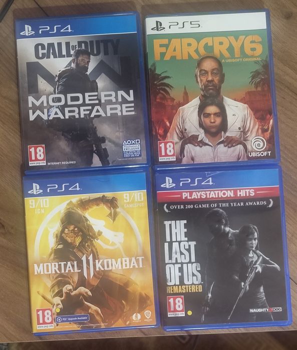 Playstation 5 slim с 4 игри и устройство за зареждане на джойстик
