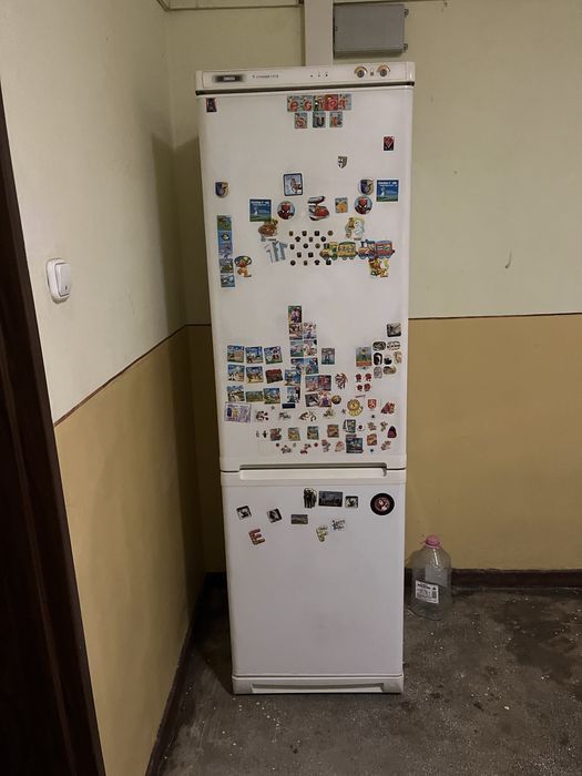 Vând combină frigirifică Zanussi