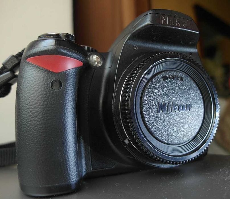 Nikon D40 зеркалка с волшебным CCD сенсором.