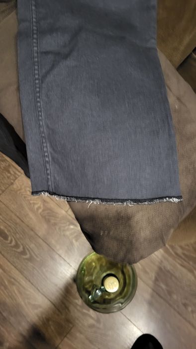 Продавам мъжки дънки.