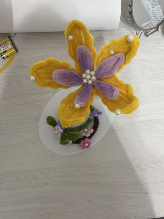 Цветок из сенильной проволоки