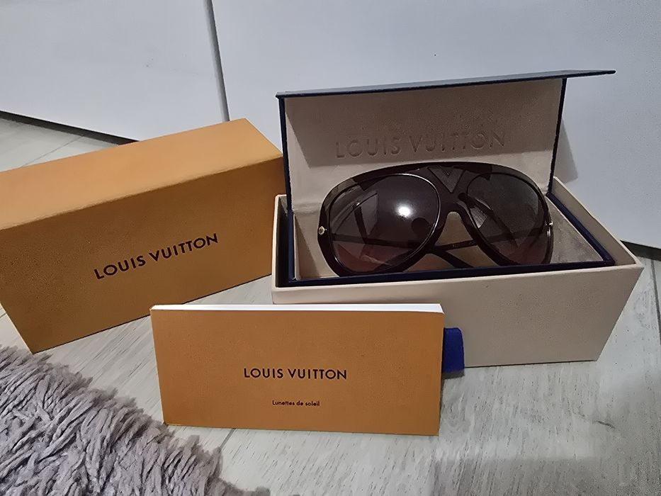 Vând ochelari originali LV