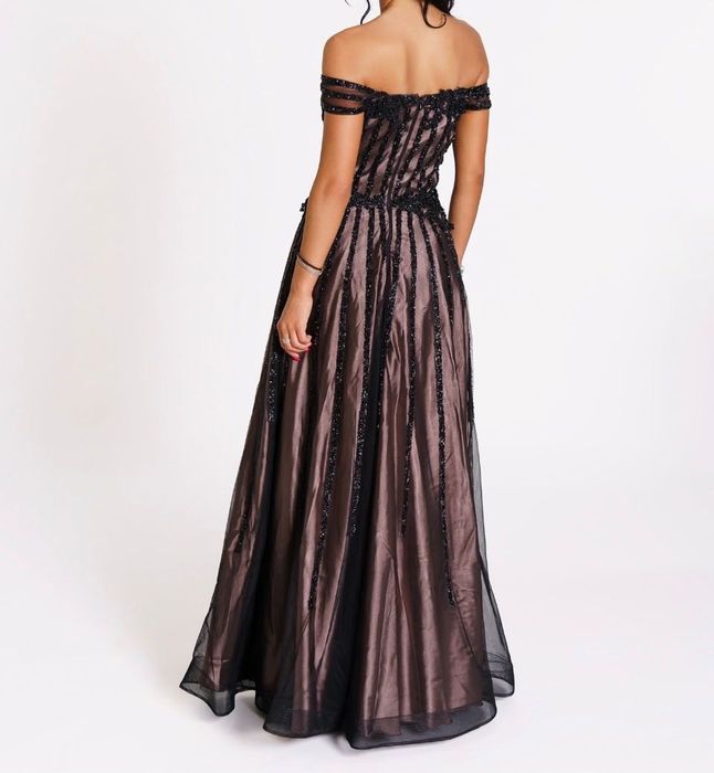 Дълга бална рокля