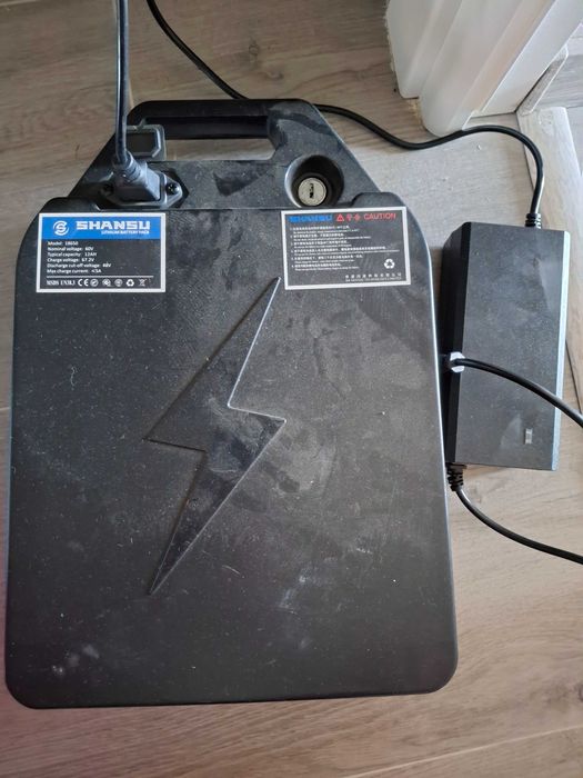 Vând scuter electric 3 roti nou