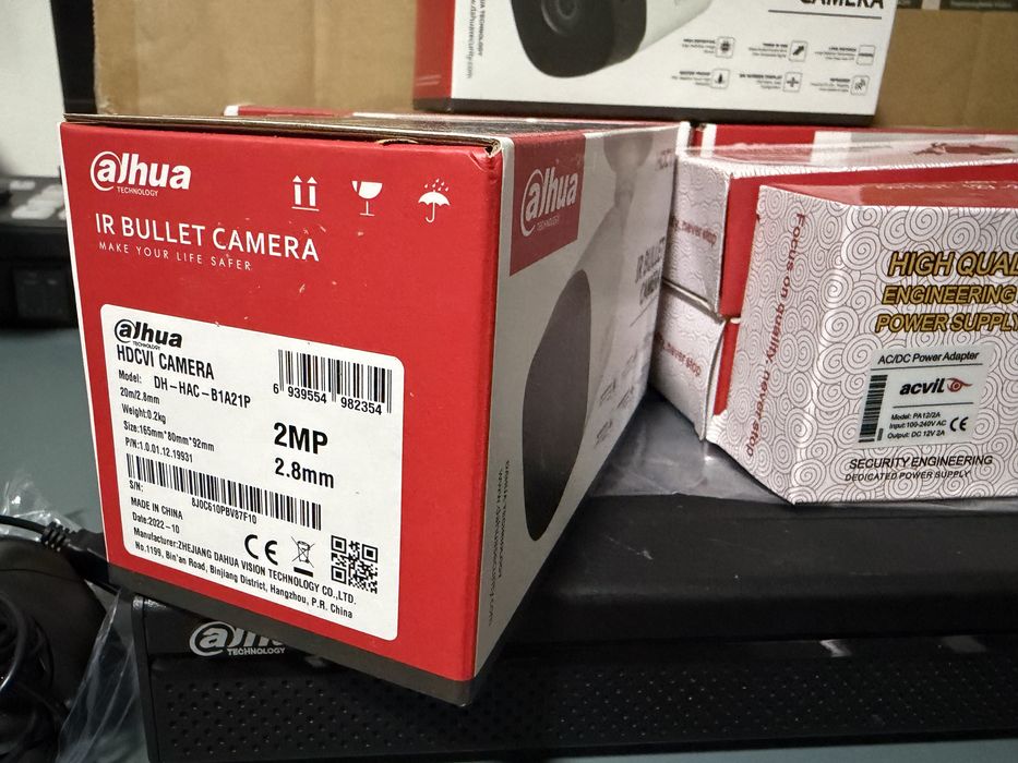 DVR 4 canale Dahua + 4 camere noi + alimentatoare