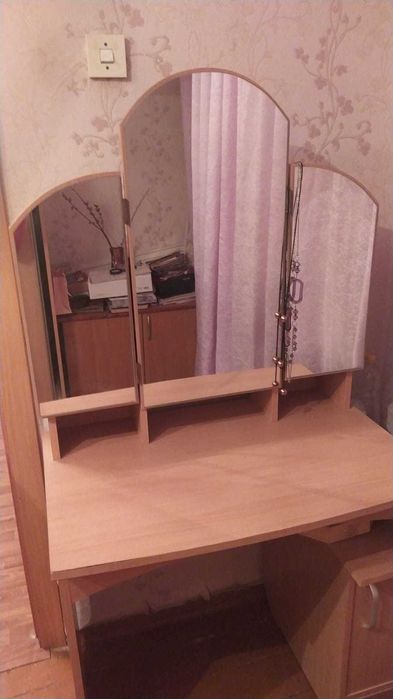 косметический столик