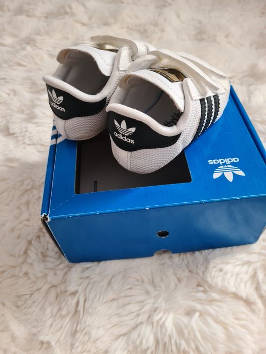 Încălțăminte adidas mărimea 19