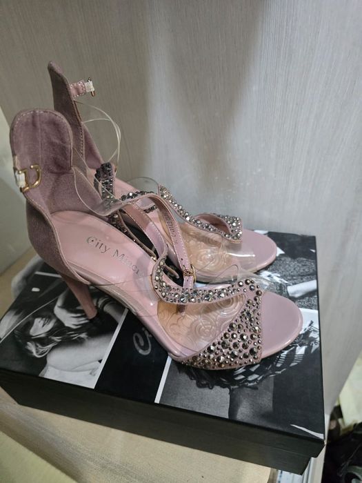 Очень красивые босоножки