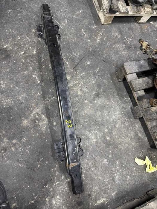 Усилитель бампера Hyundai Starex H1