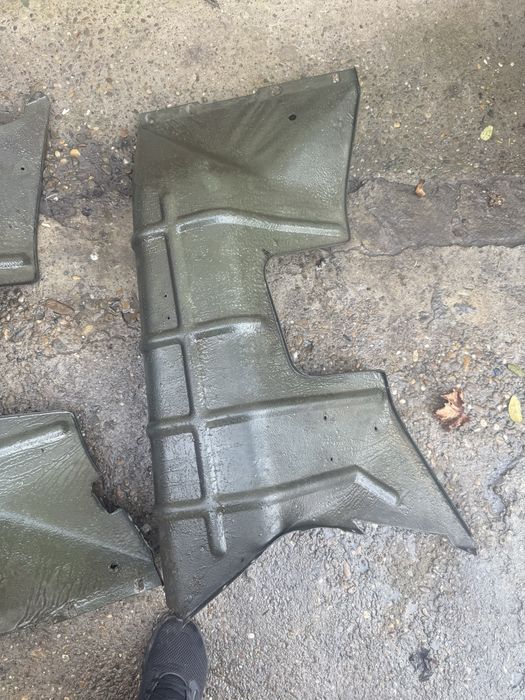 Tablarii ARO  aripă fată semi-aripă ARO 240,243,241,244