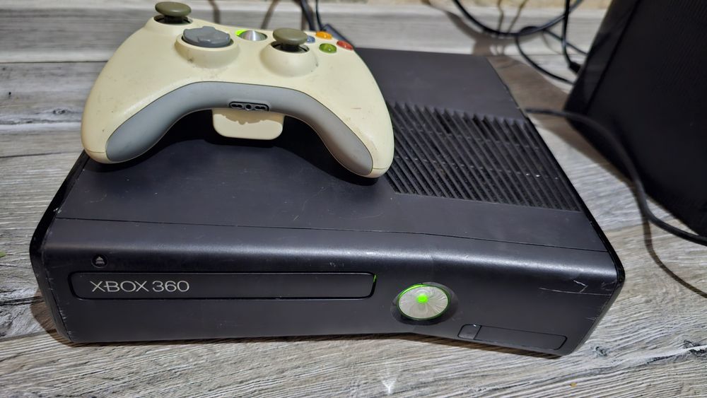 Xbox slim complet 1 maneta originala + 12 jocuri Minecraft