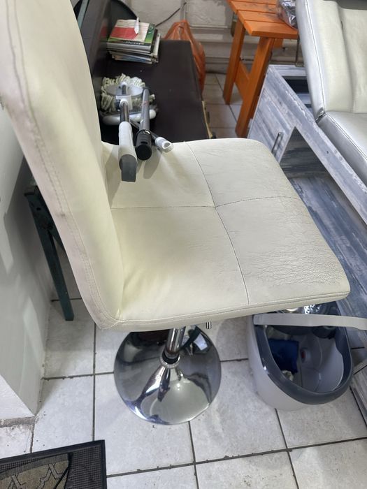 продам кресло в салон светлое