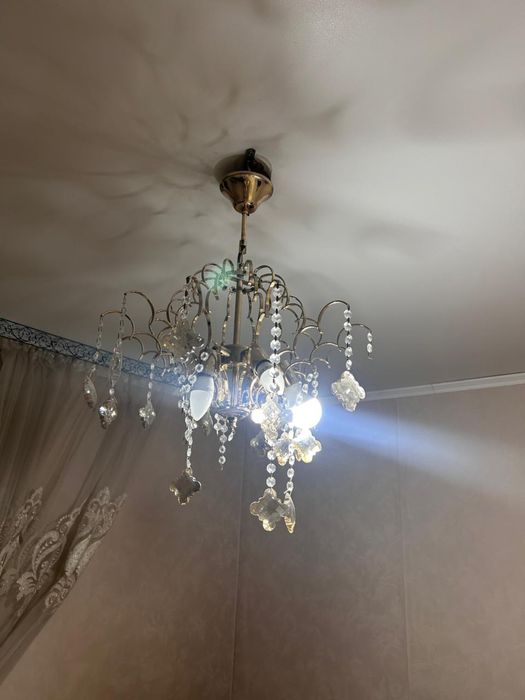 Все бесплатно. Диван.Люстра.Стол.