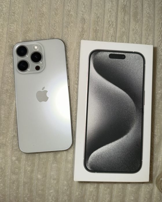 IPhone 15 pro белого цвета