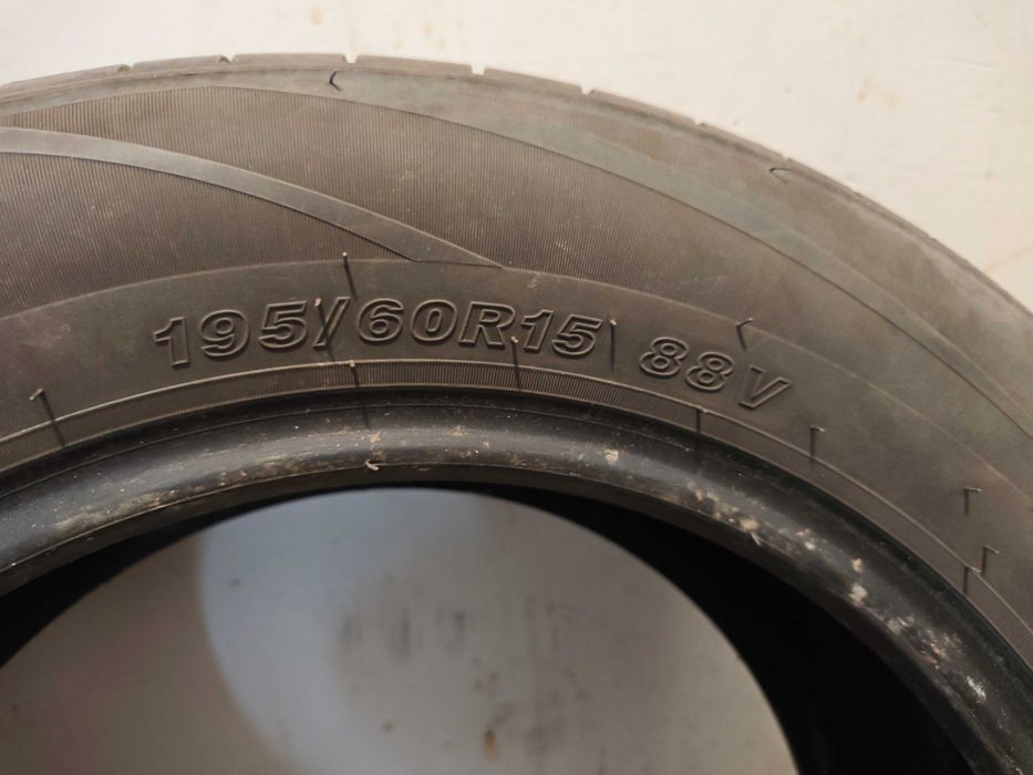 Четири броя летни гуми 195/60 R15