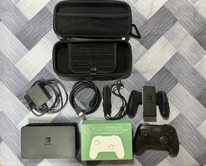 Nintendo Switch OLED с игри и аксесоари