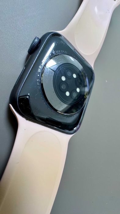 Apple Watch Series 6 - 44 mm