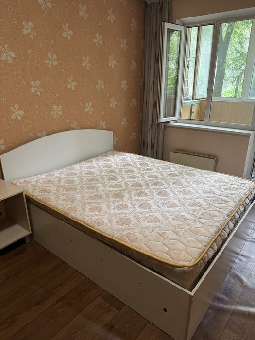 Кровать в хорошем состоянии