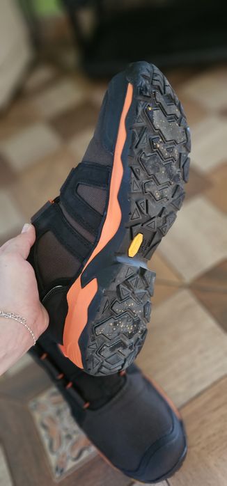 Vând papucii cu protectie (de lucru)