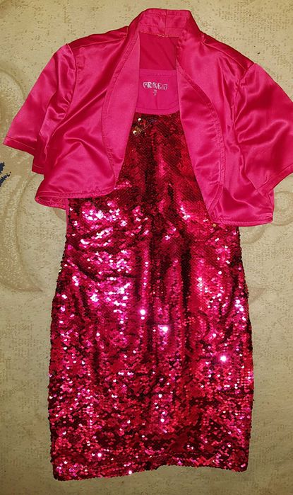 Продаю костюмы нарядные для девочки б/у в отличном состоянии.