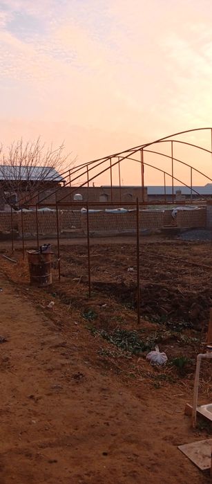 Issiqxona sotiladi narxini kelishamiz