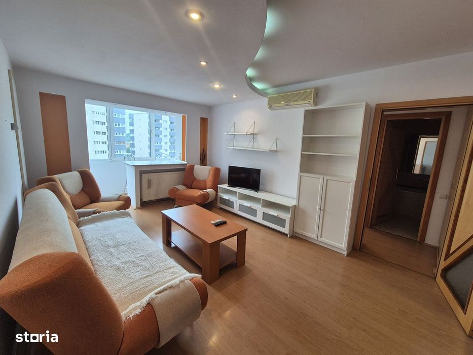 Închiriez apartament 3 camere in centru