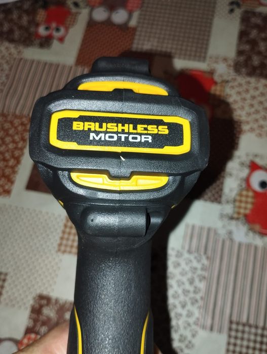 Mașina de găurit cu impact DeWalt