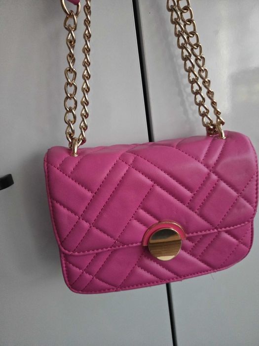 Малка чантичка цвят циклама