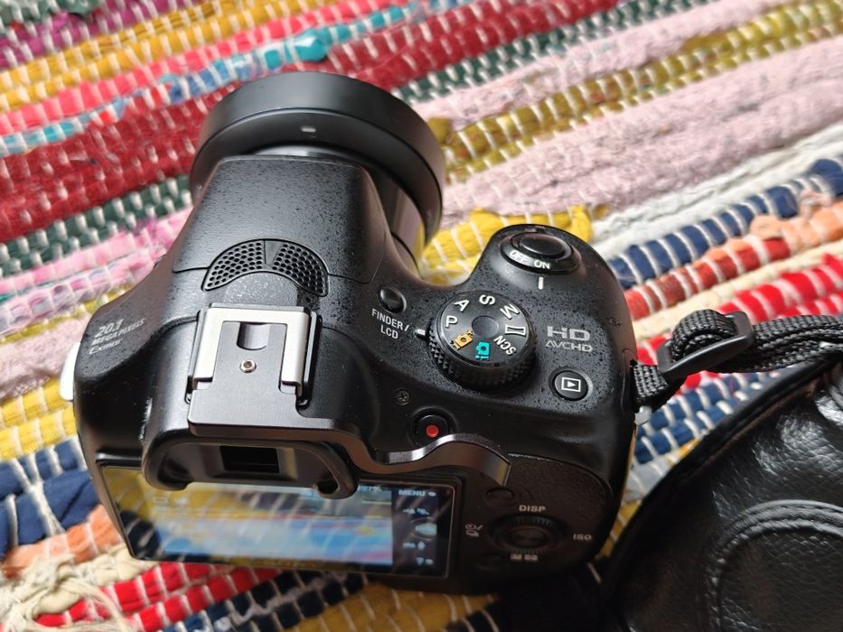 Безогледален Sony A3000 (20.1 MP) + Sigma  30mm F2.8