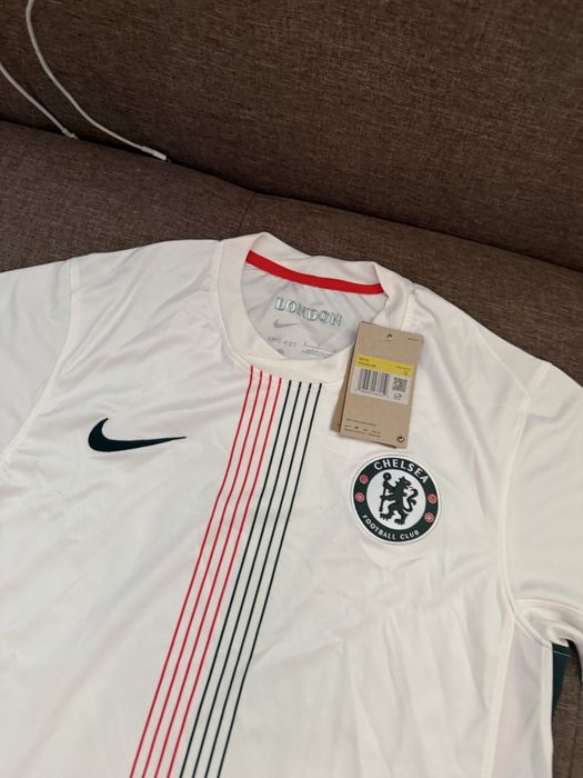 Tricou chelsea.