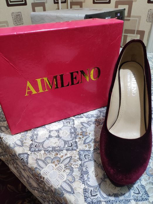 Срочно продаётся  Вечерний туфли новое .