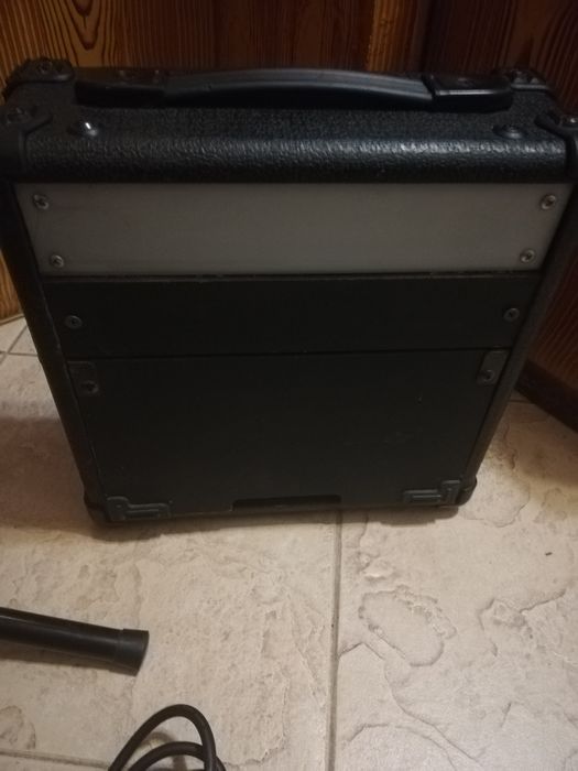 Електрическа китара Rocktile с кубе и свързващ аудио кабел