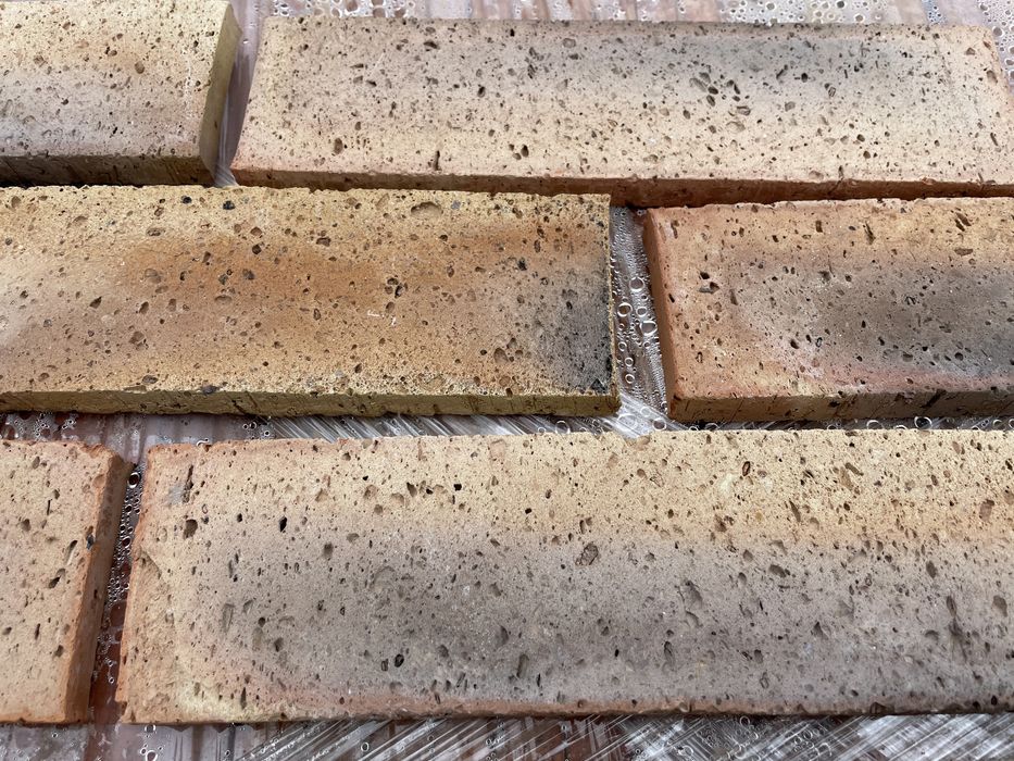 Caramida aparenta feliata (bej/negru stil mediteranean)