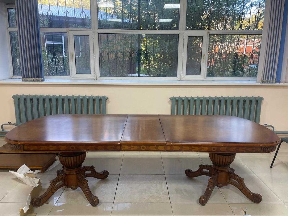 Продается деревянный стол