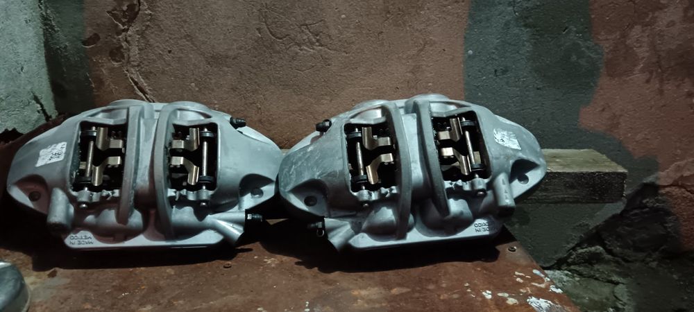 Спирачни апарати с 4 бутала брембо BREMBO audi Ауди Q5 SQ5